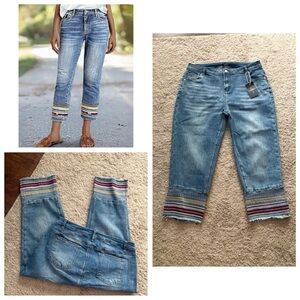 Flamingals Women Sz 2X cropped embroidered hem comfort stretch med wash jeans